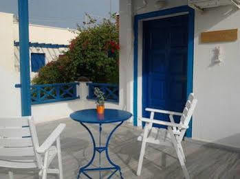 Kostas 4* Perissa (Santorini)