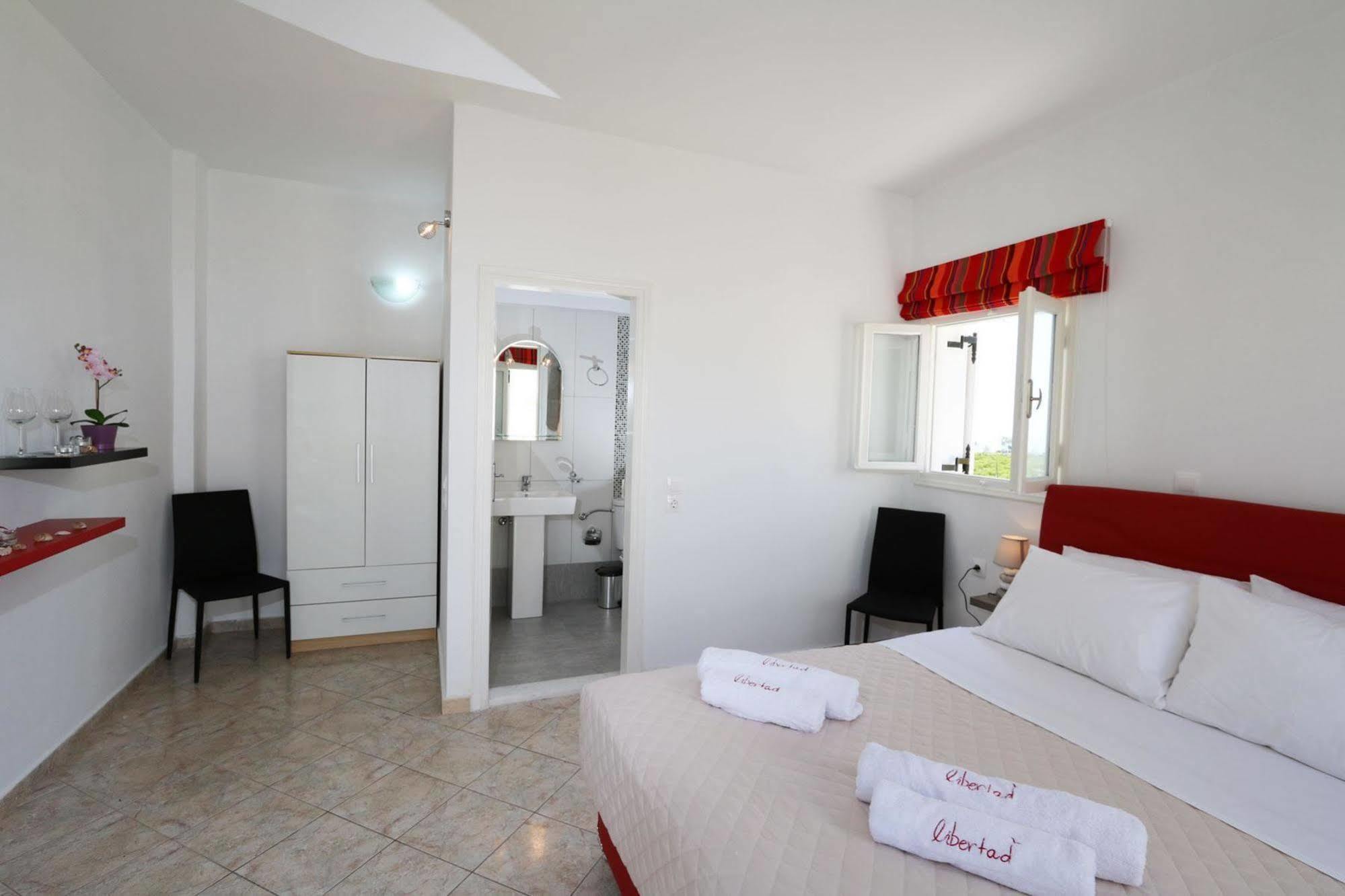 Libertad 4* Imerovigli (Santorini)