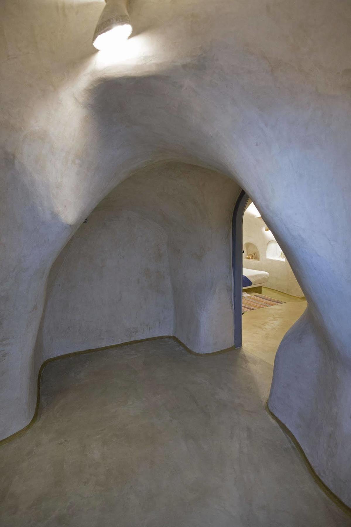 Aura Caves * Fira (Santorini)