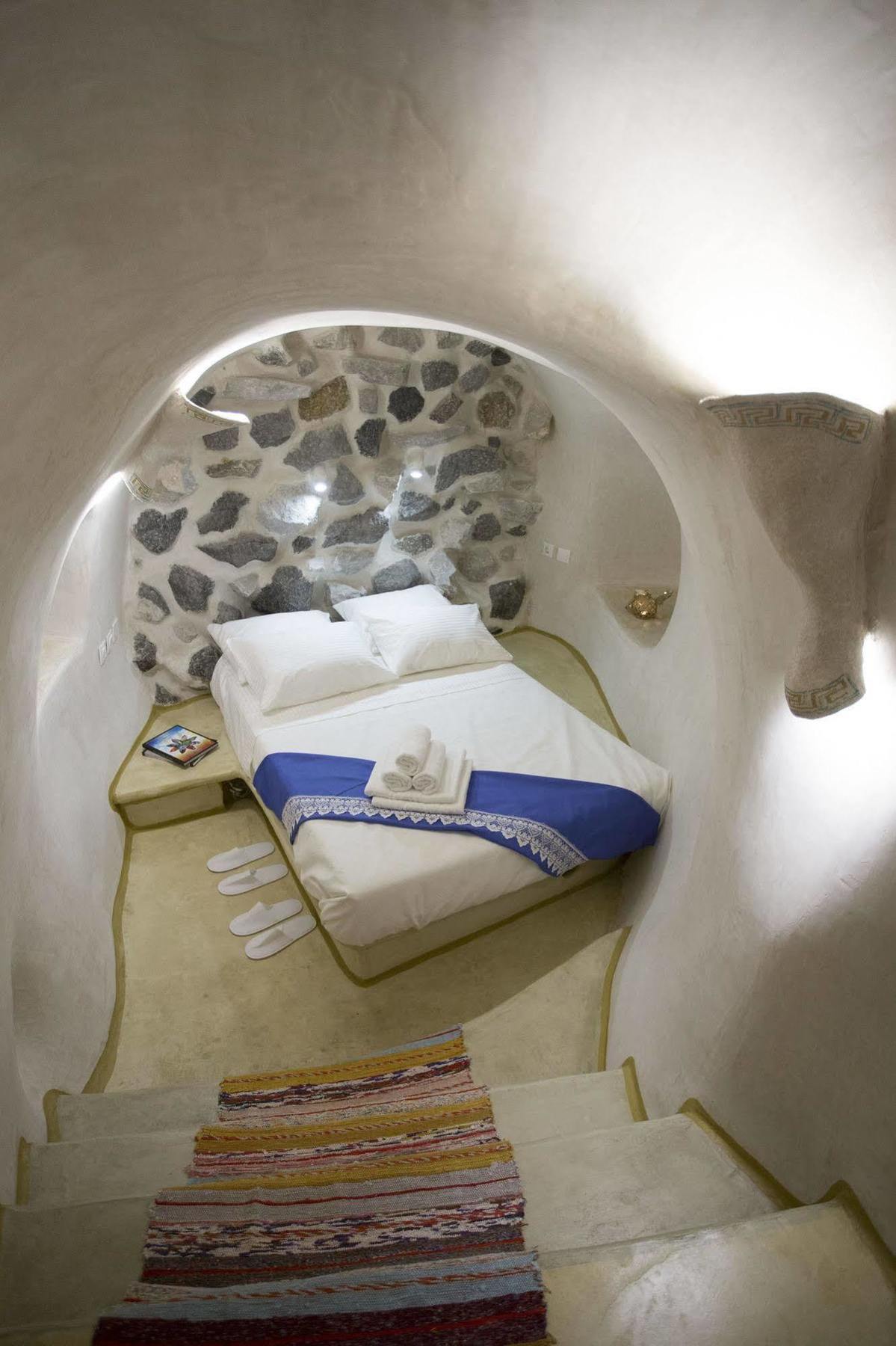 Aura Caves Fira (Santorini)