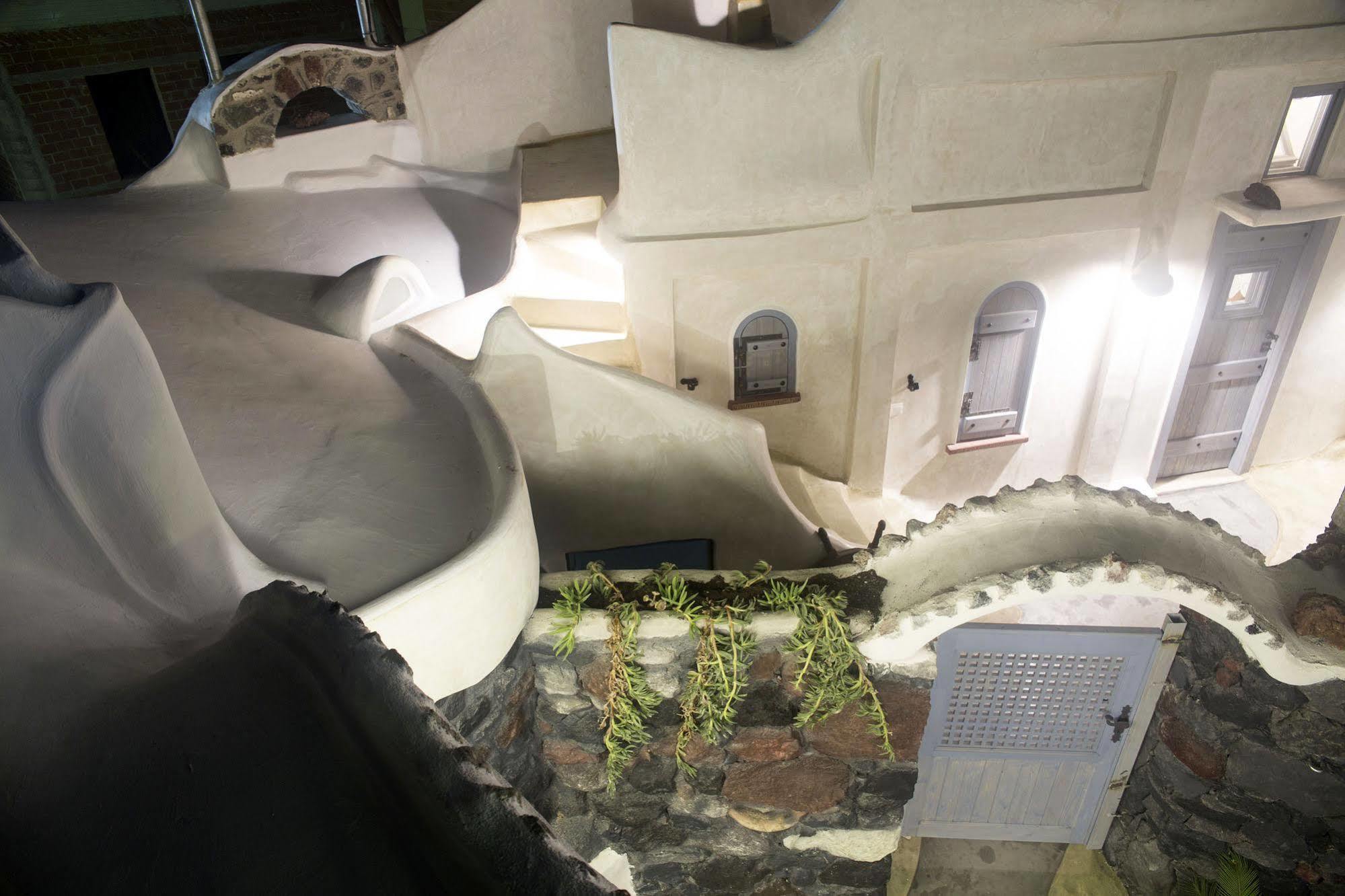 Aura Caves