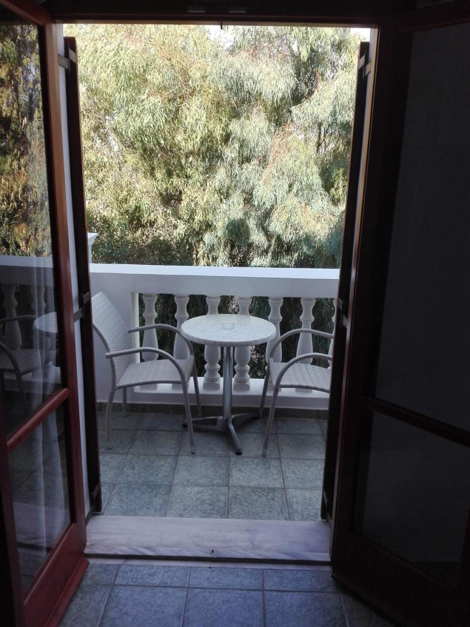 Finikas Santorini 3*