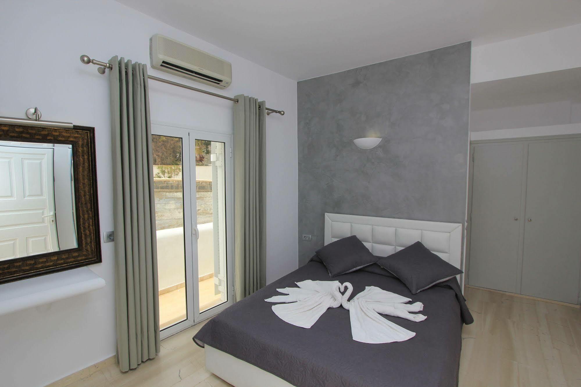 Gianna 3* Fira (Santorini)