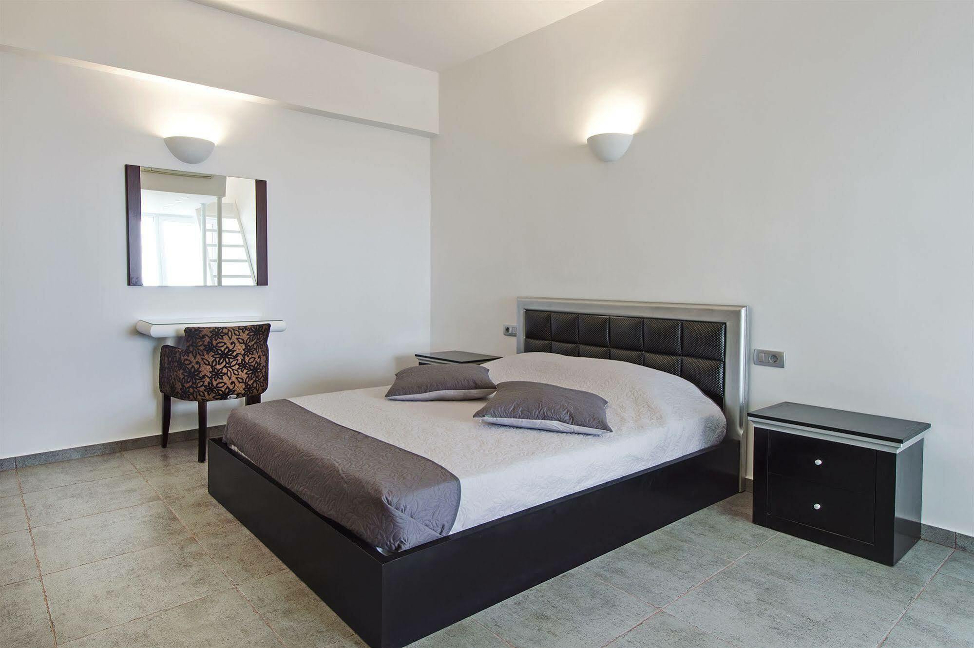 Gianna 3* Fira (Santorini)