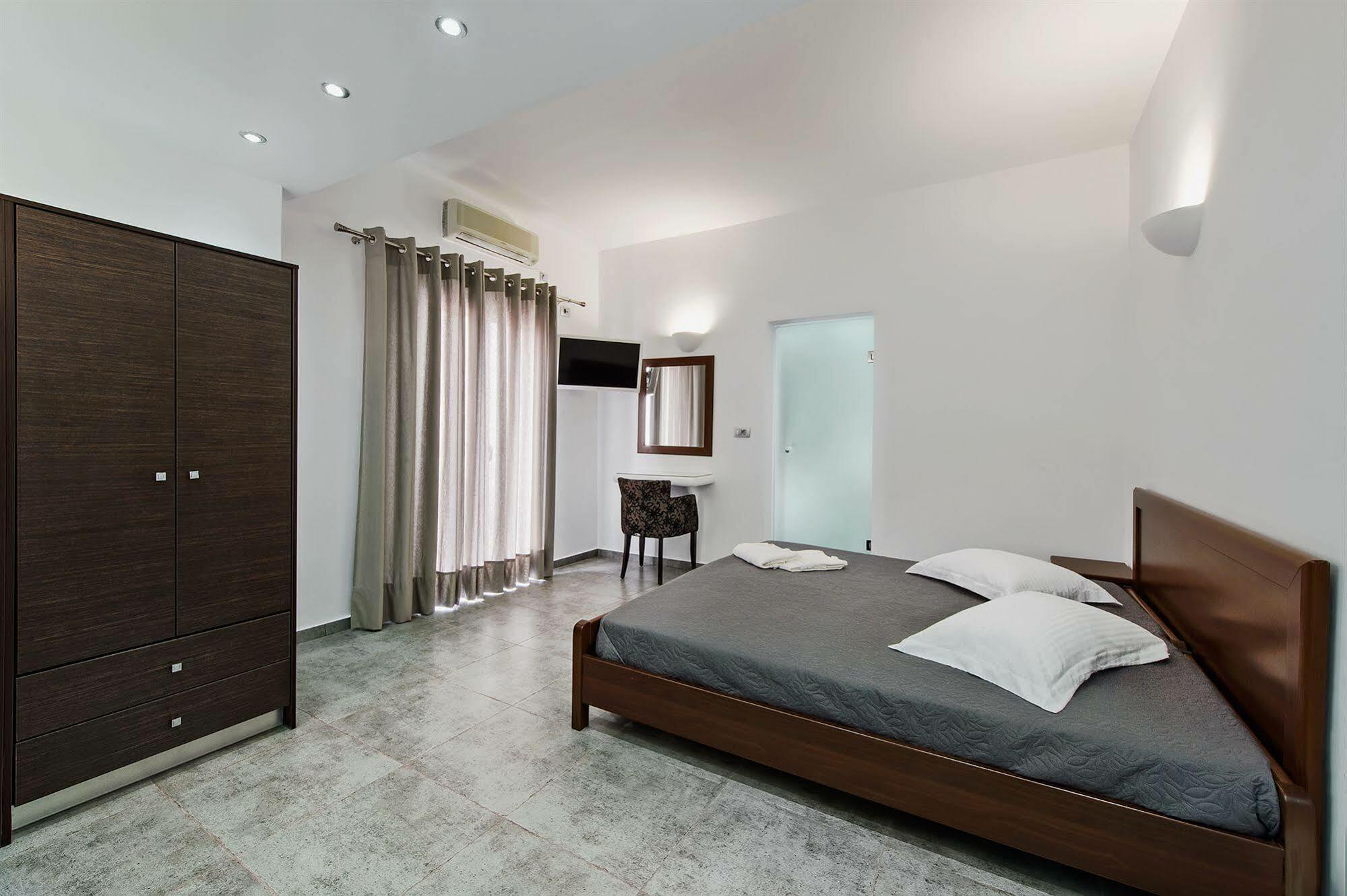 Gianna Guest house