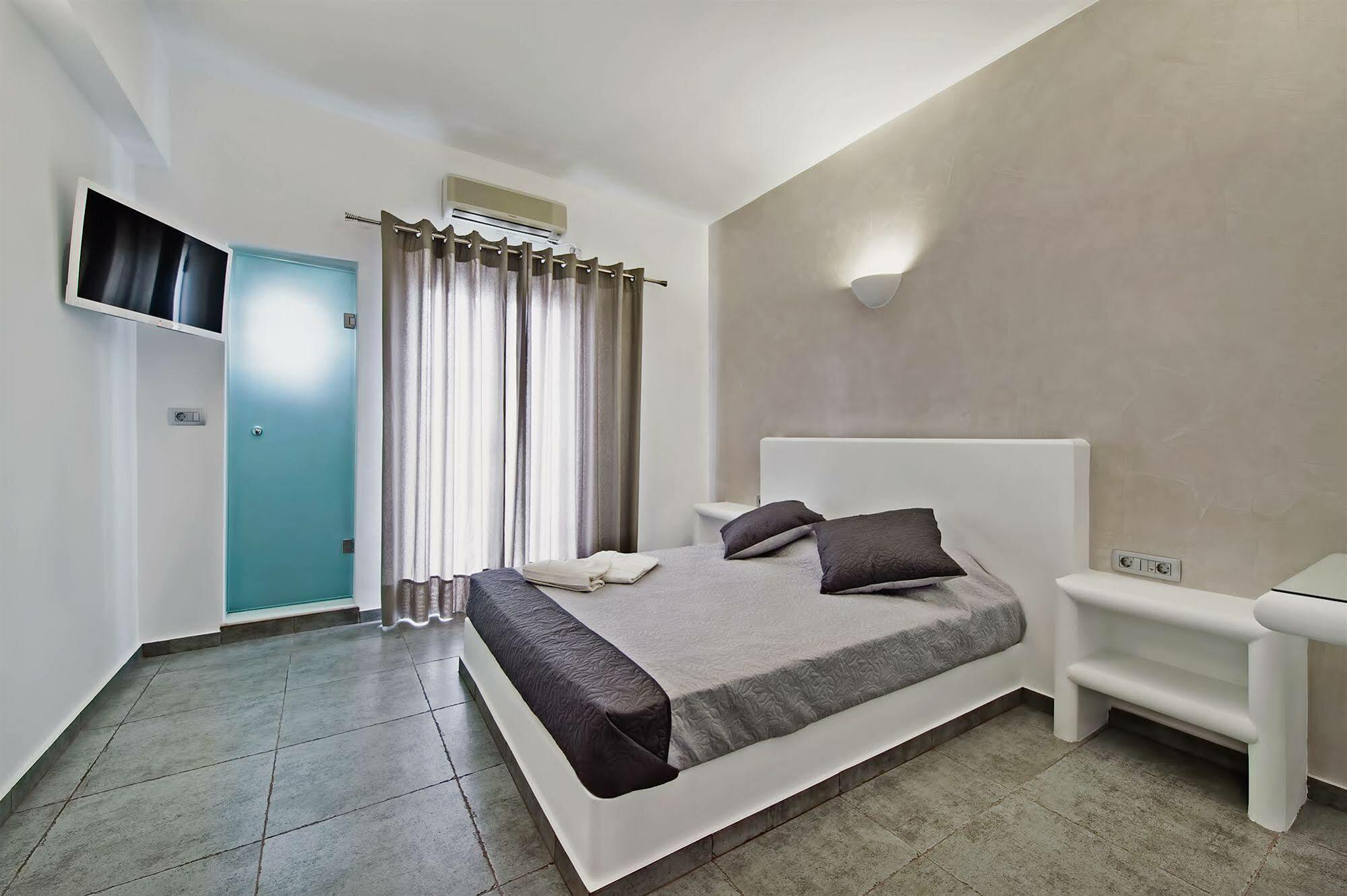 Gianna 3* Fira (Santorini)