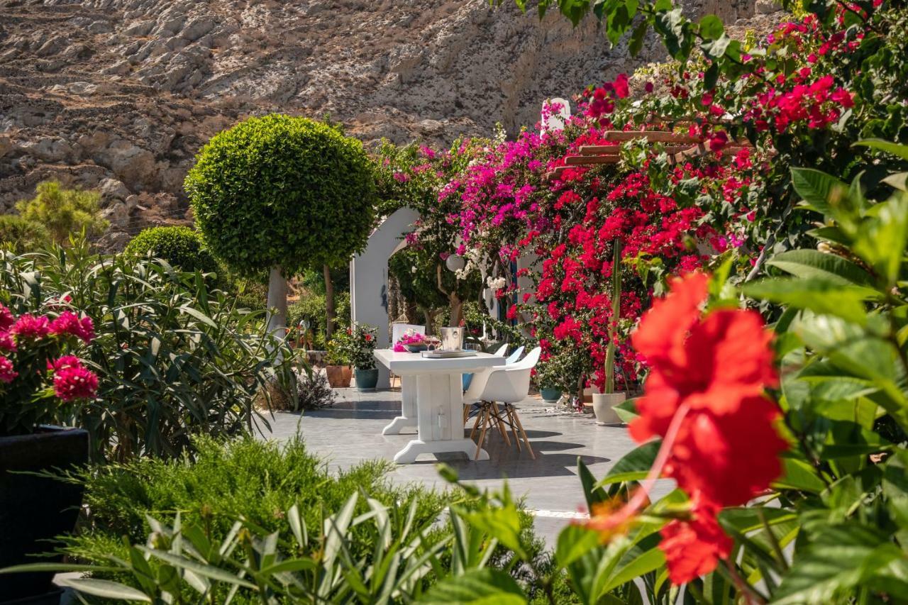 Santorini Mystique Garden Pousada Kamári