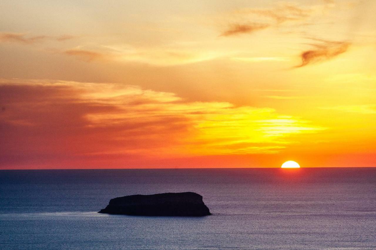 Aegagros Caldera * Megalochori (Santorini)