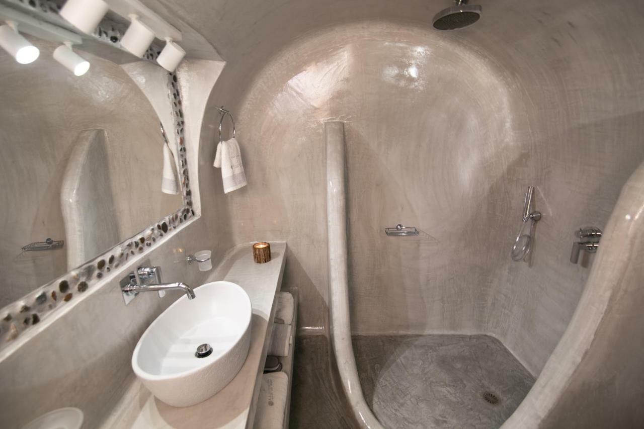 Kaleidoscope Cave 3* Oía