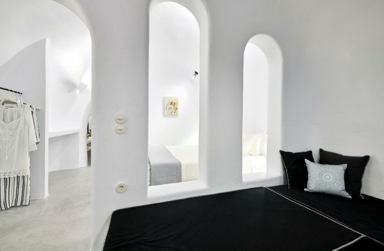 Cave * Oia (Santorini)