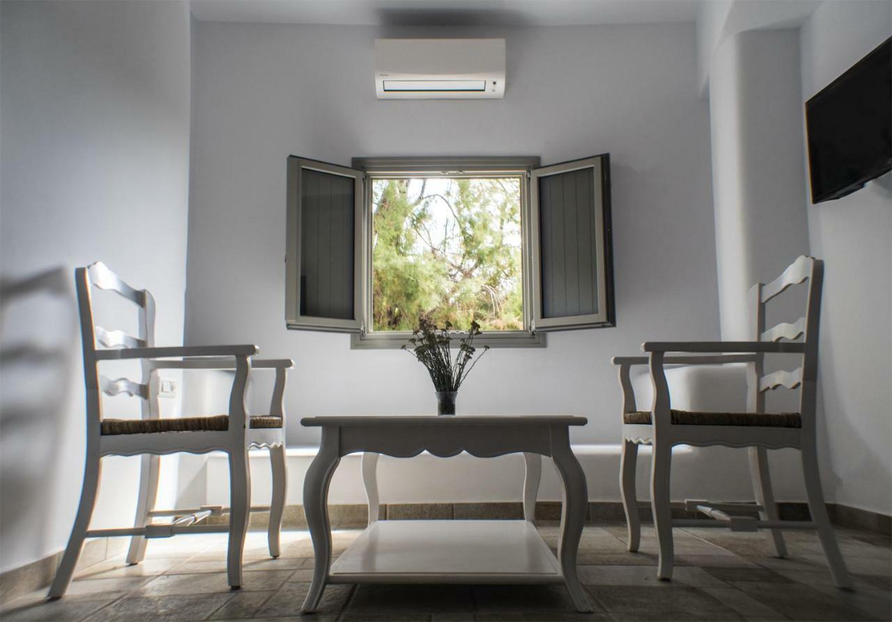 Hotel Helios Perissa (Santorini)