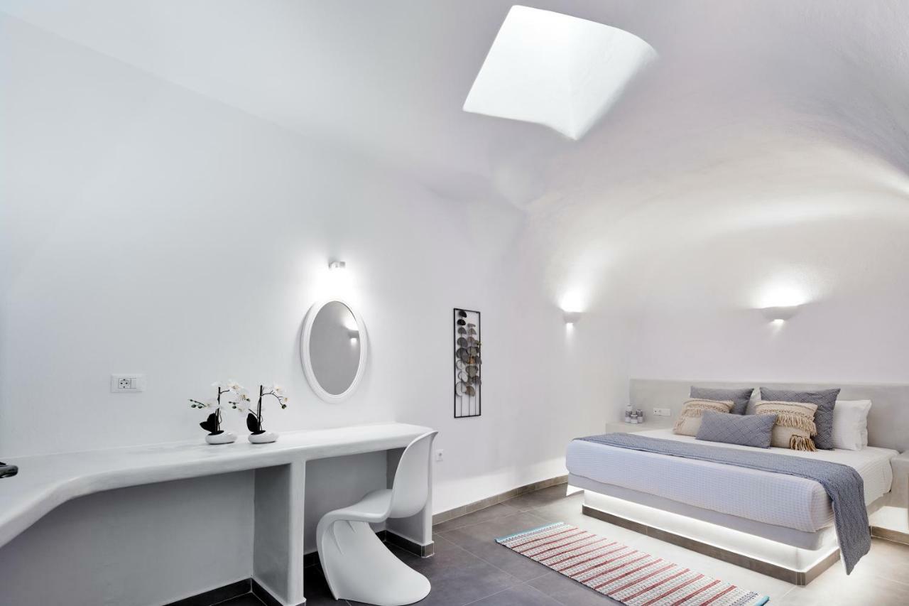 Mellow Luxury Cave Oia (Santorini)