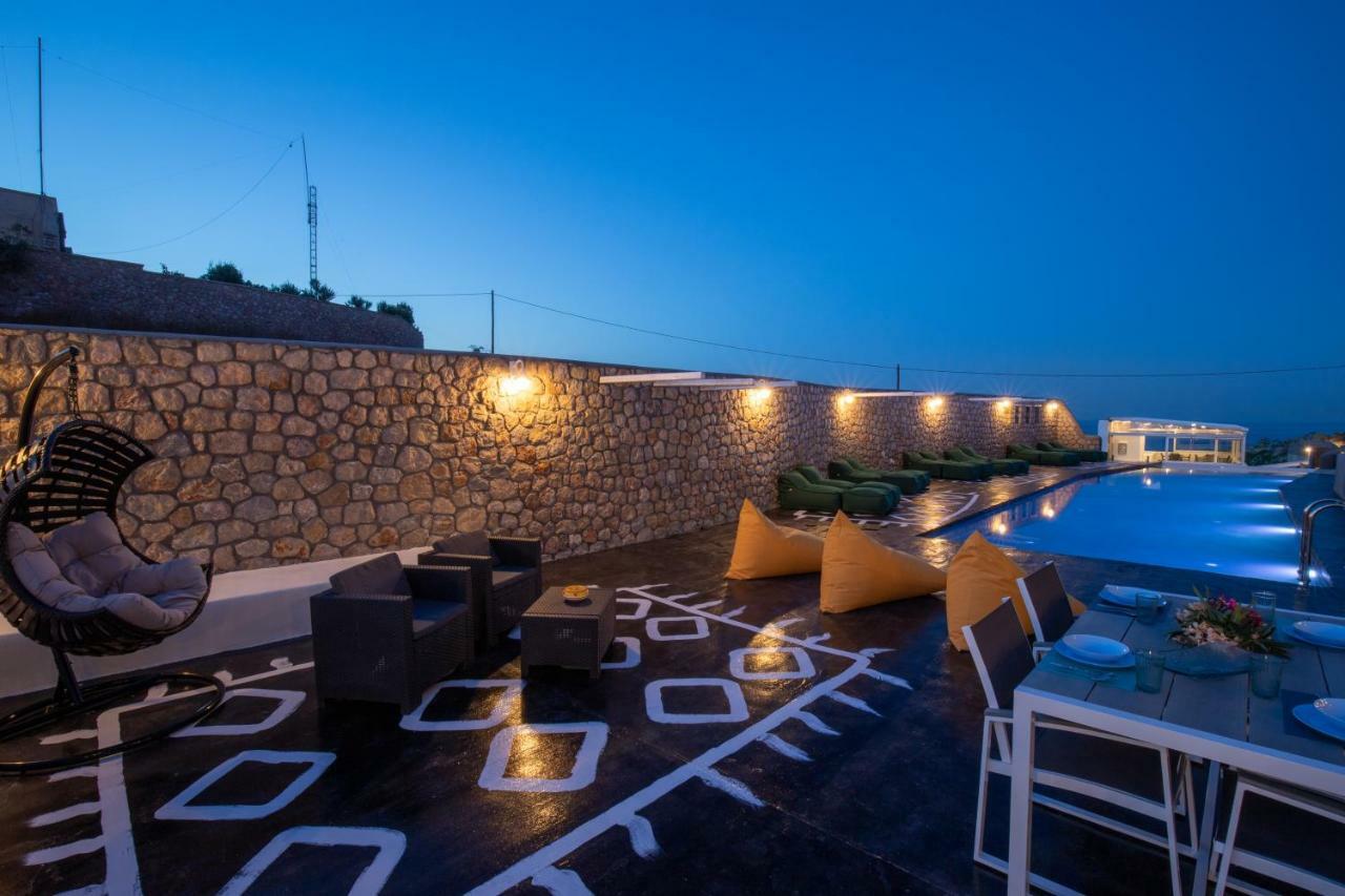 Thea Luxury Aparthotel Fira (Santorini)