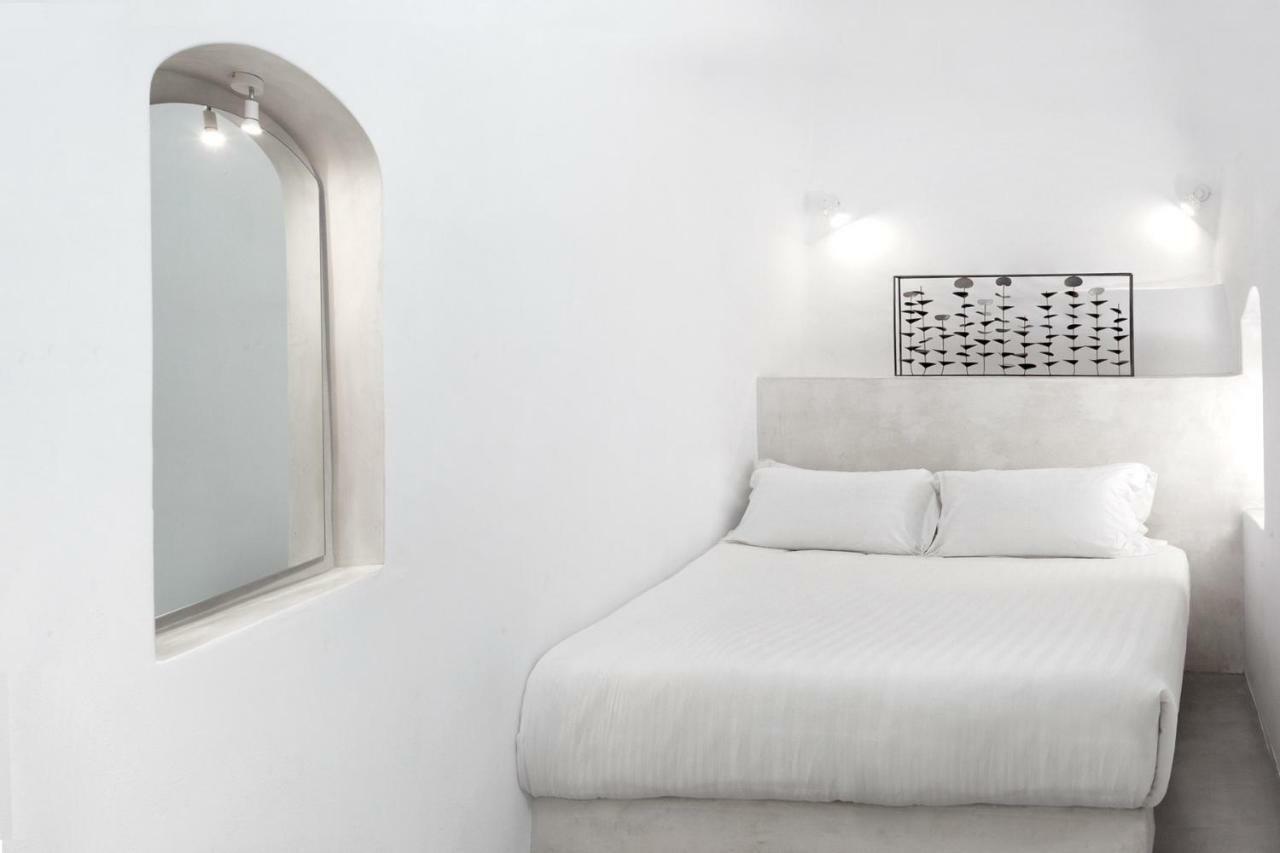 Thireas Fira (Santorini)