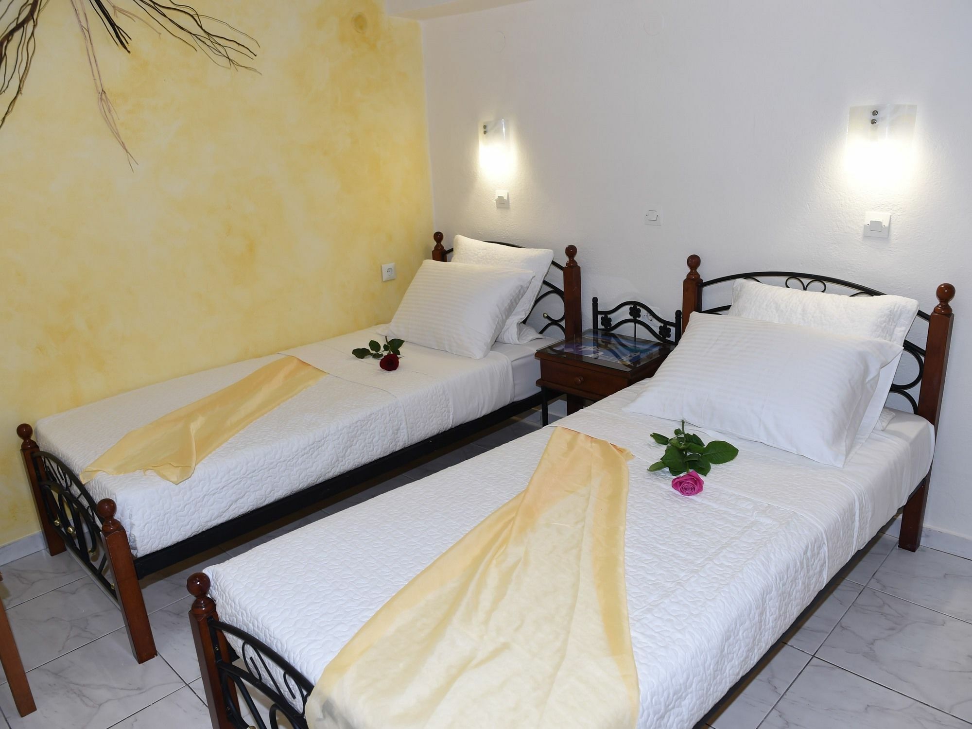 Toula 2* Fira (Santorini)