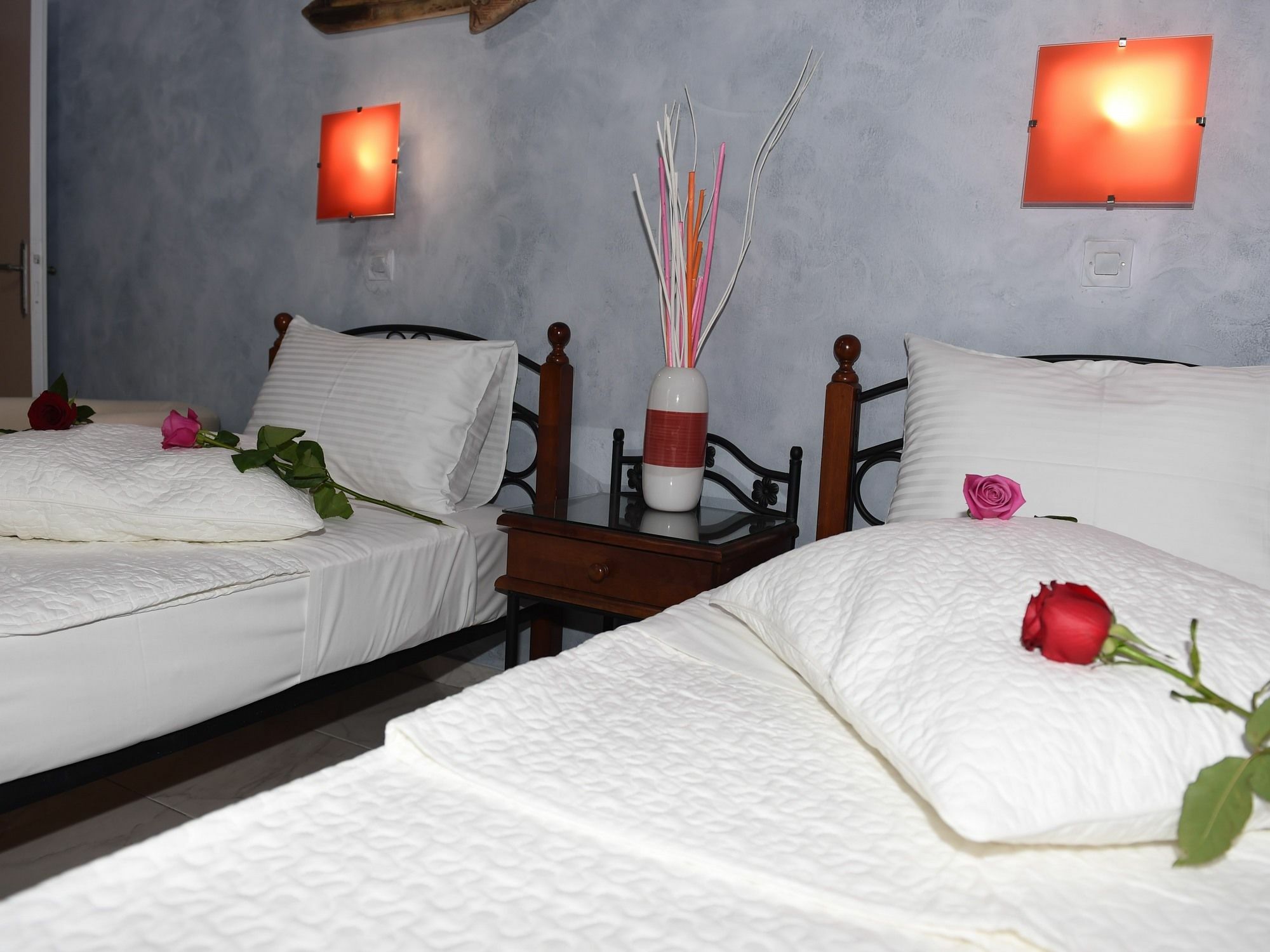 Toula Aparthotel