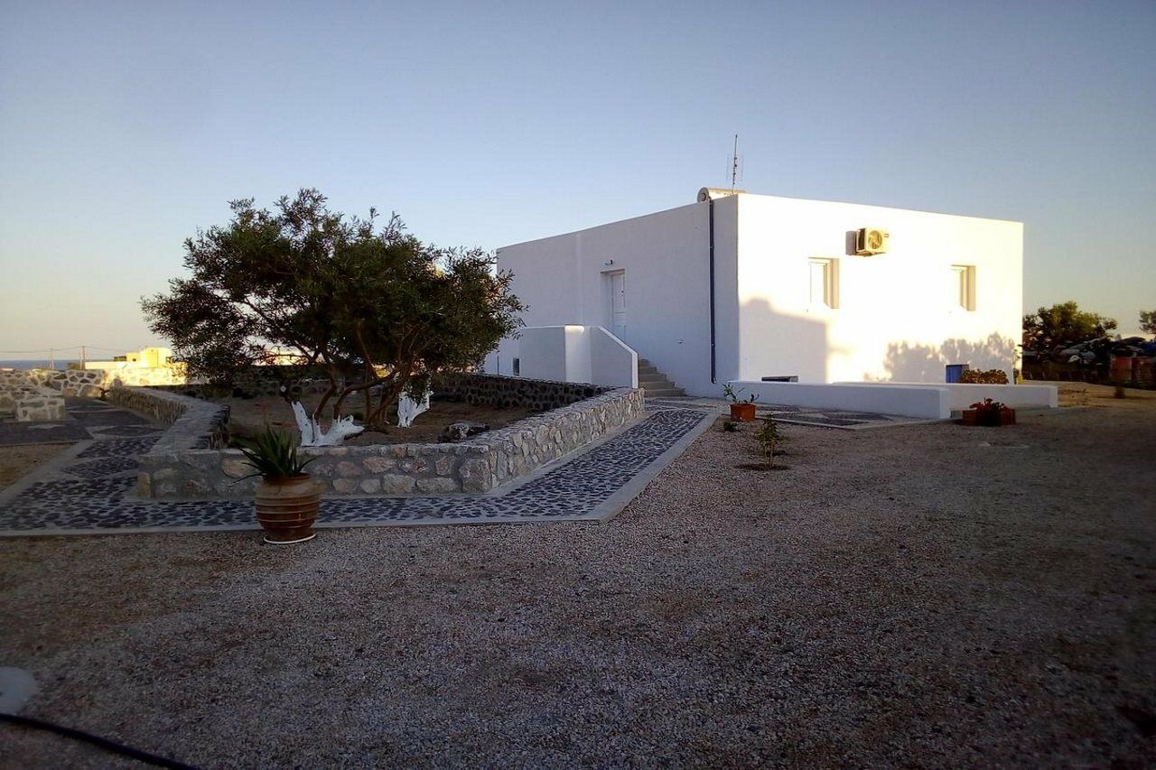 Perissa Hotel