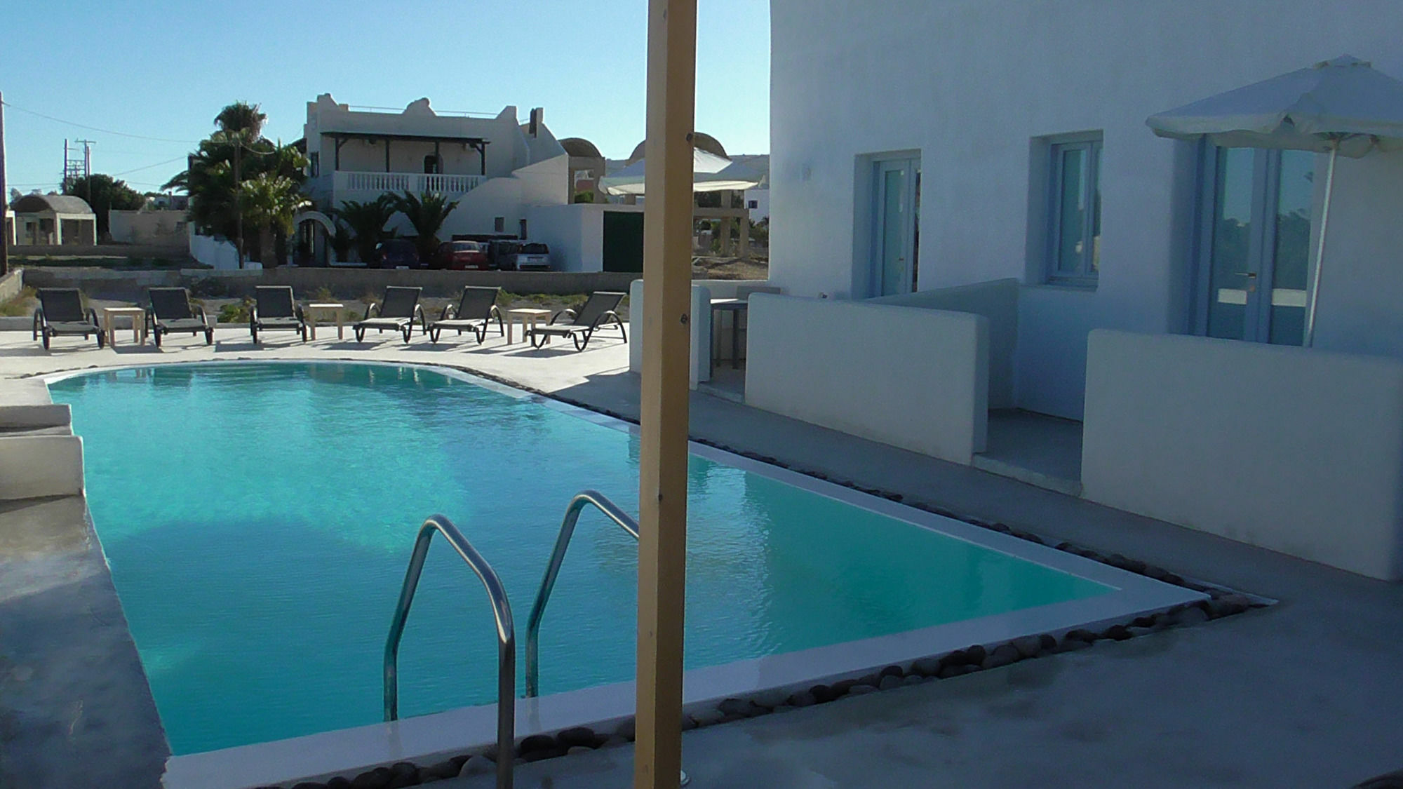 Daylight Perissa (Santorini)