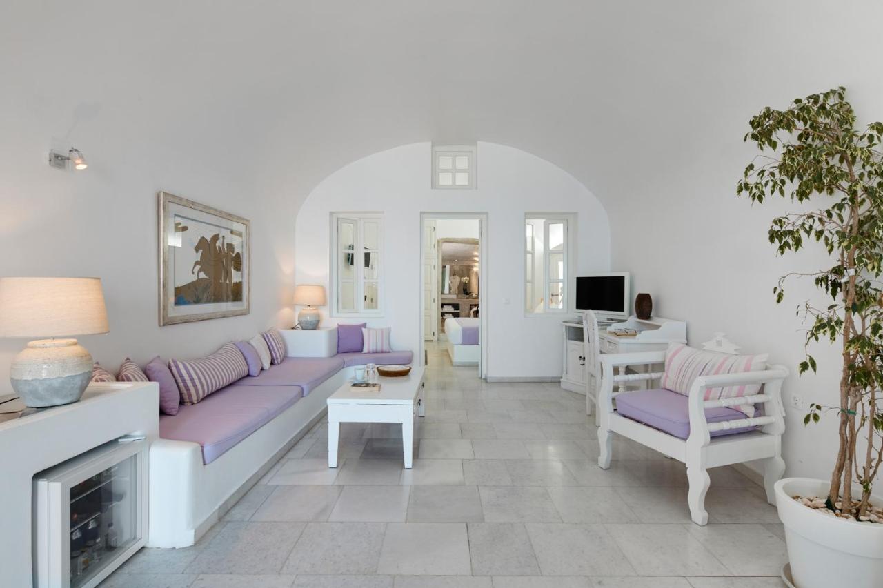 Iliovasilema & Hotel Imerovigli (Santorini)
