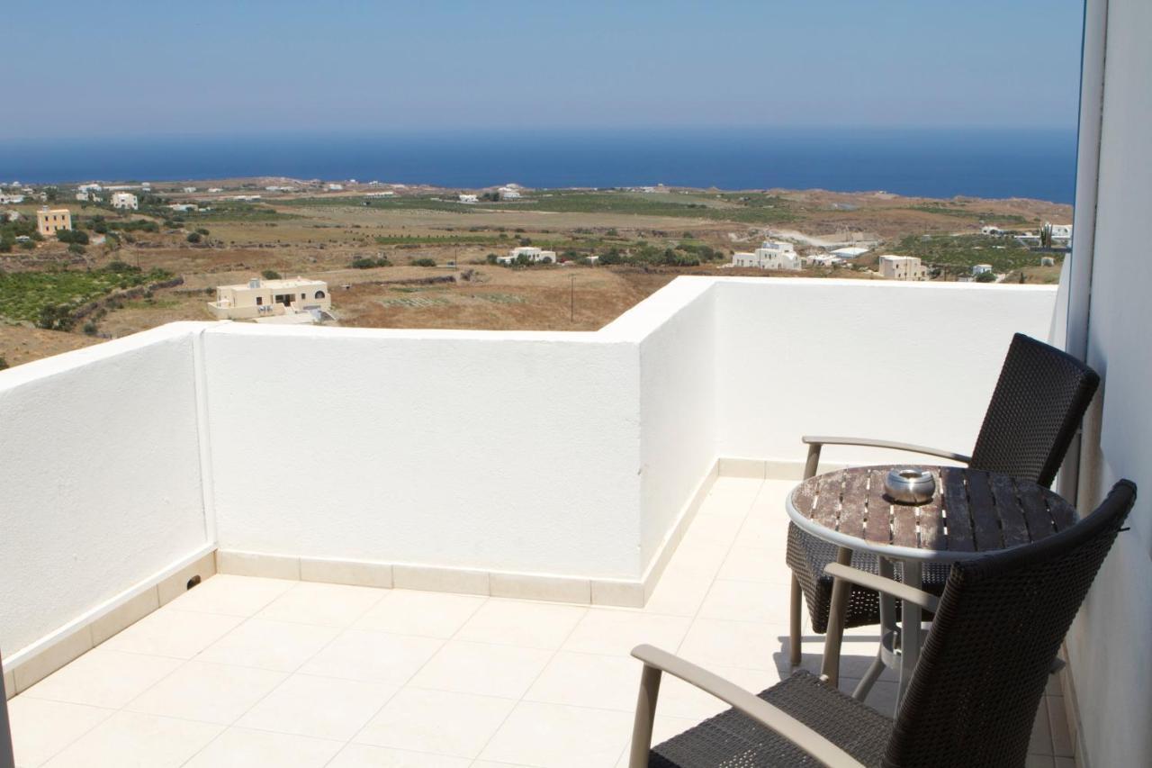 Milos 4* Exo Katikies (Santorini)