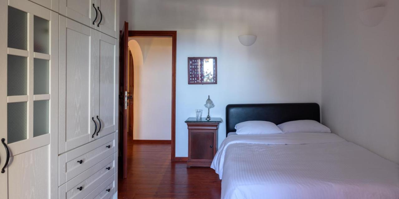 Aquaria Villa Karterados (Santorini)