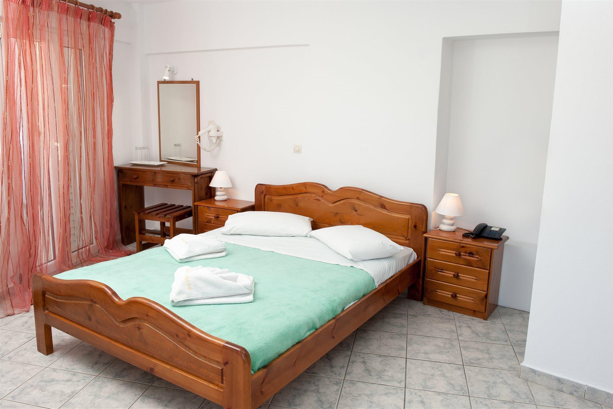 Milos 4* Exo Katikies (Santorini)