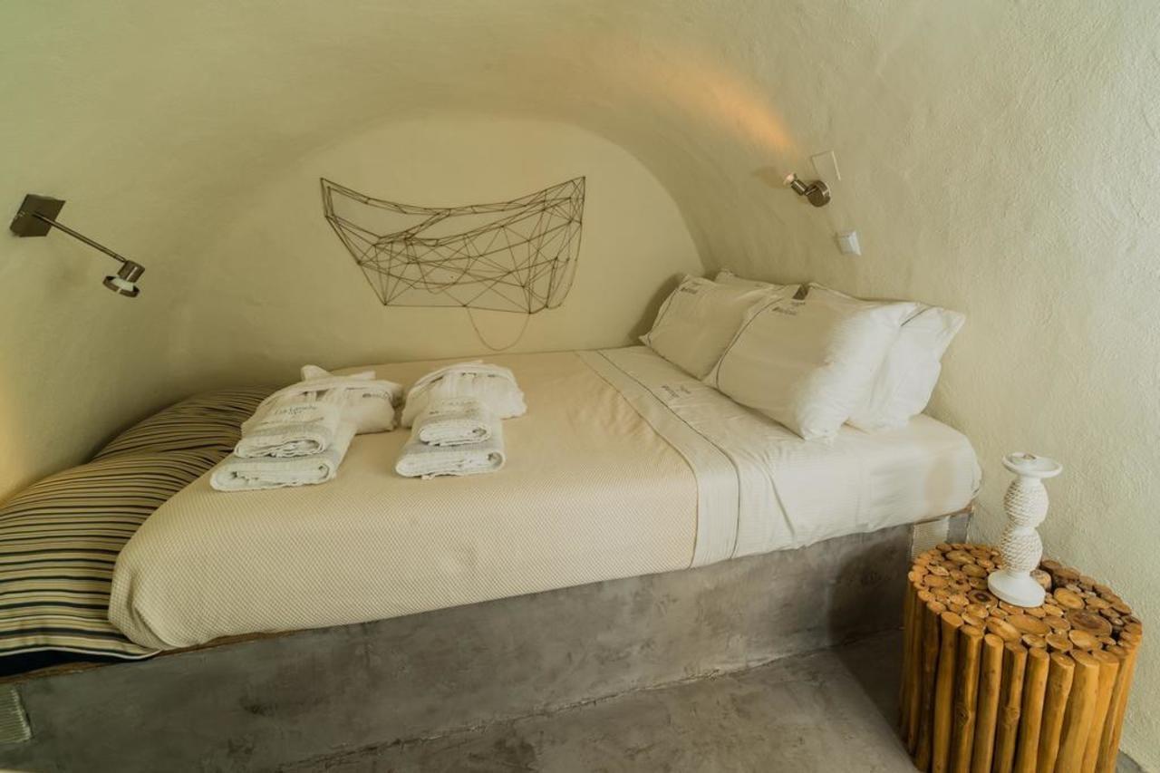 Kaleidoscope Cave Oía