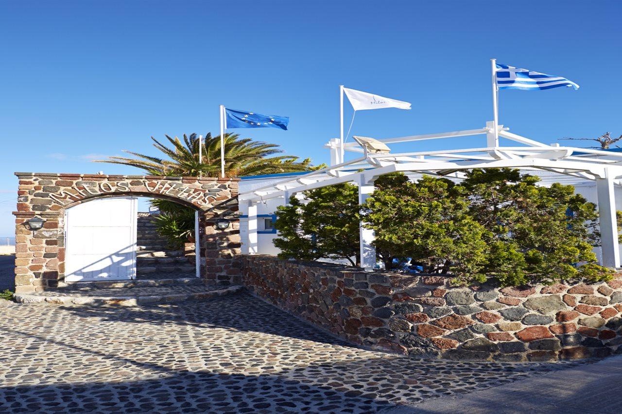 Milos 4* Exo Katikies (Santorini)