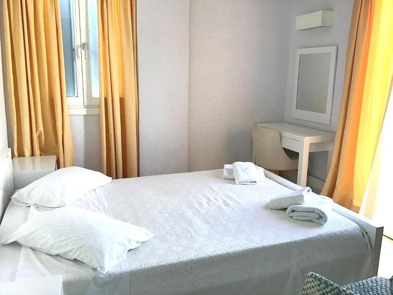 Thera Mare 4* Perissa (Santorini)