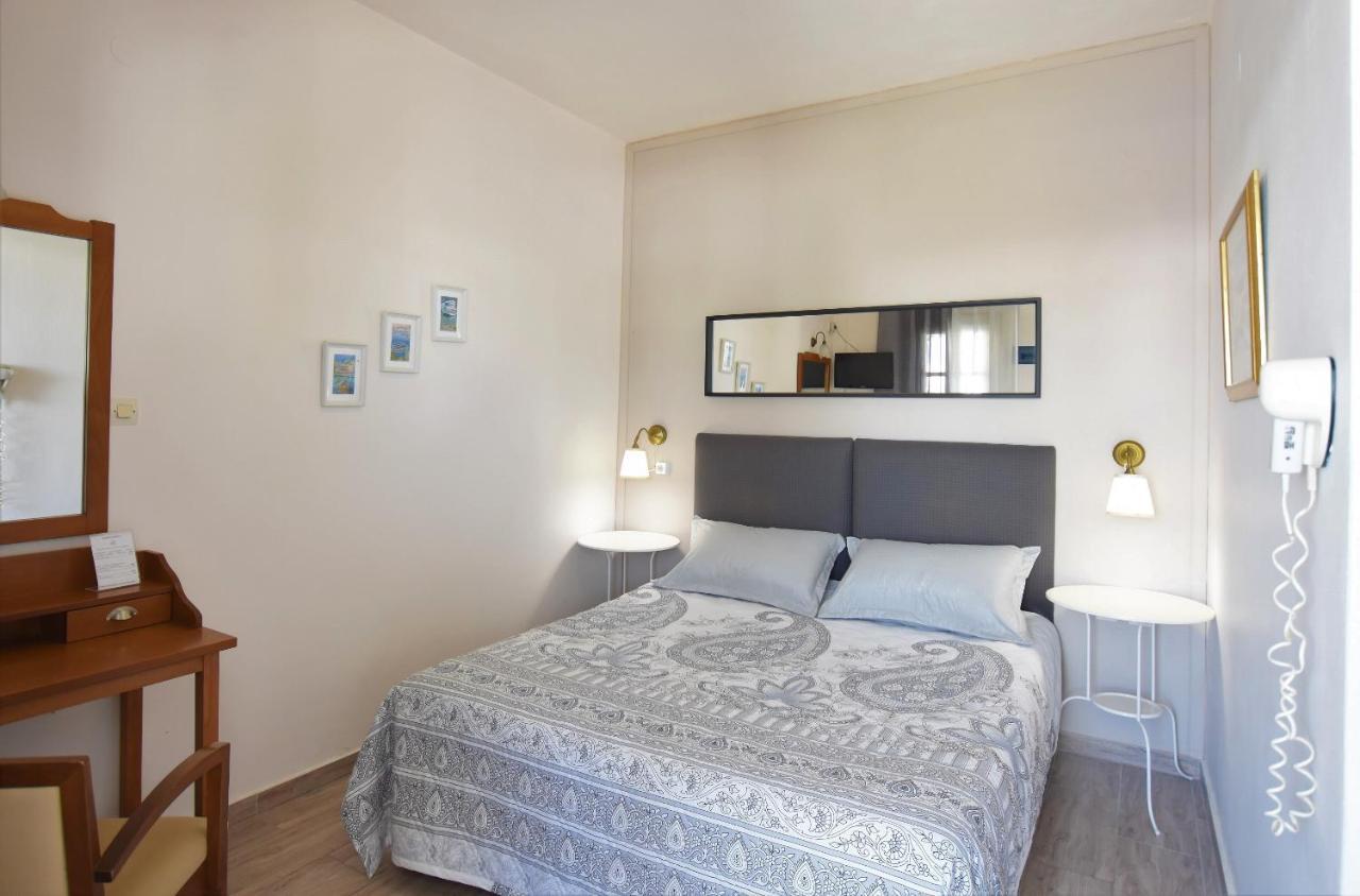 Rodakas Hotel Akrotiri (Santorini)