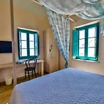Magnificent Santorini Villa 3 Bedrooms Villa Royal Beautiful Caldera View With 2 Outdoor Hot Tubs Oia