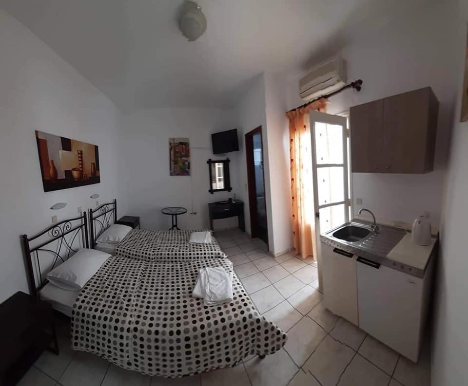 To Let Rena * Monolithos (Santorini)