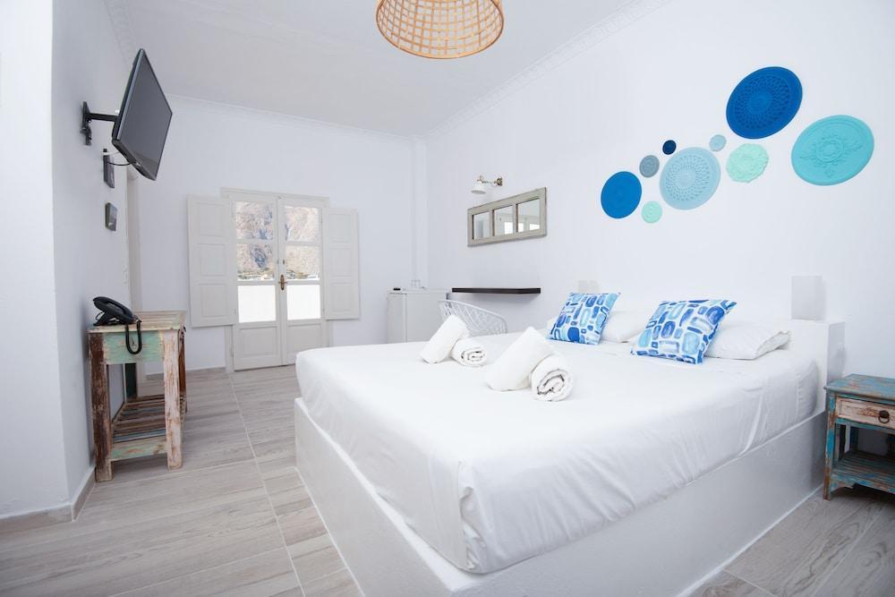 Markezinis 3* Perivolos (Santorini)