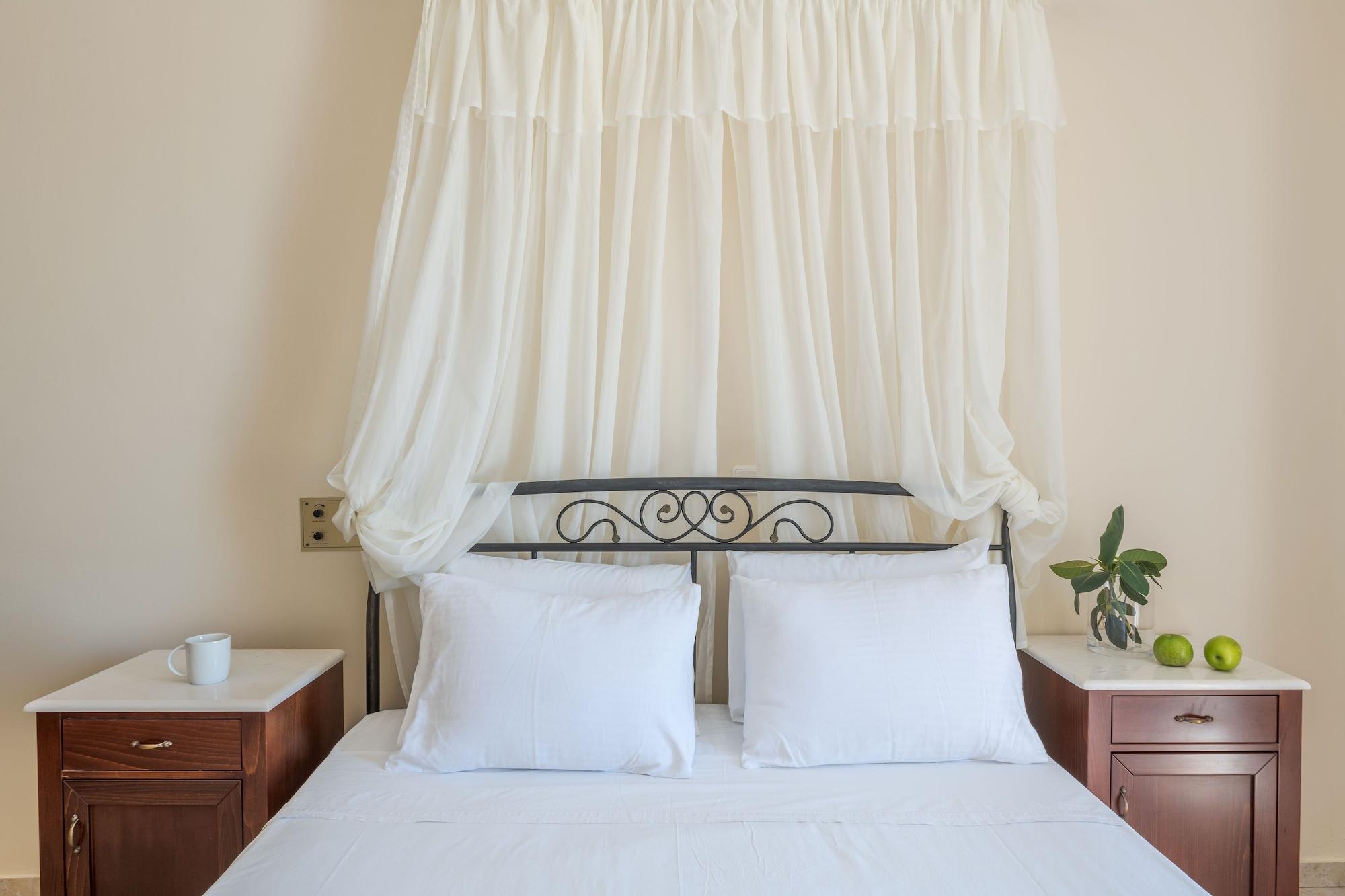Epavlis & 4* Kamari (Santorini)
