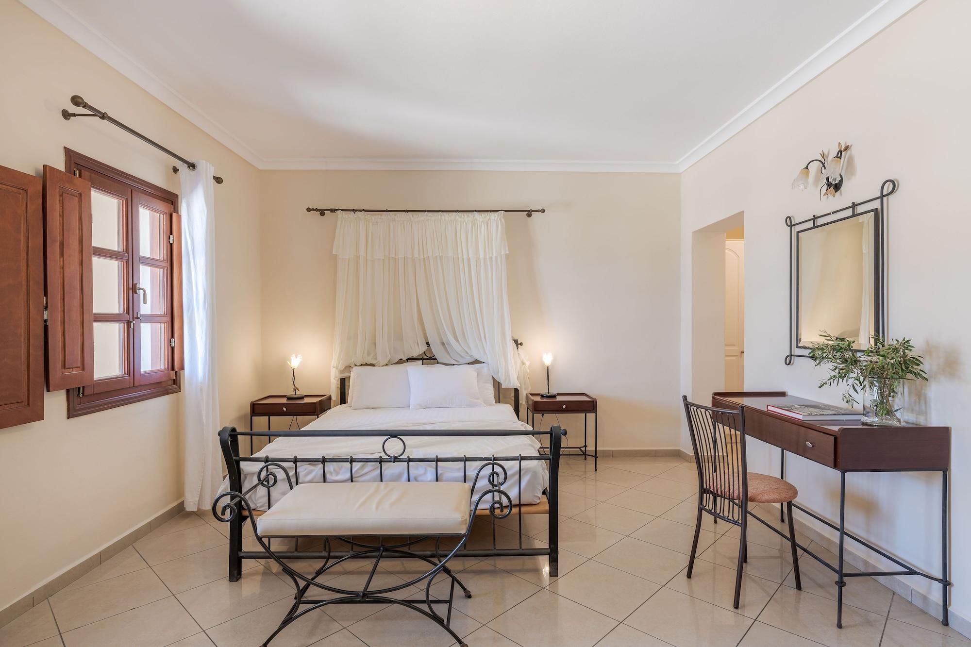 Epavlis & Kamari (Santorini)