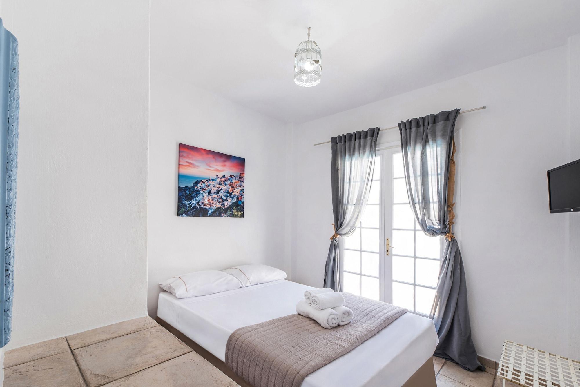 Lavarock Santorini 3*