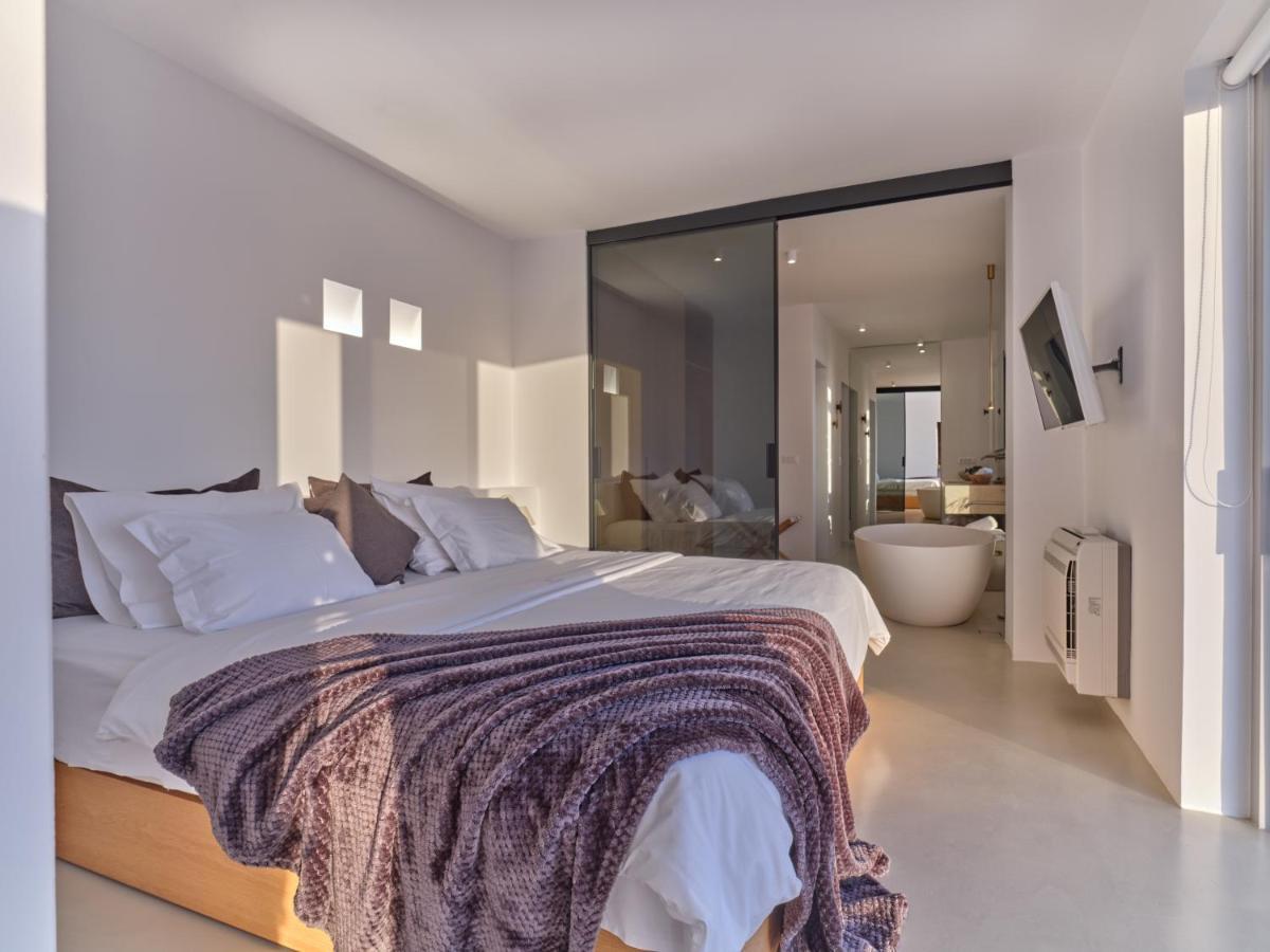 Santorini Heights *