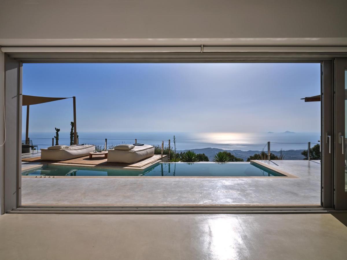 Santorini Heights Apartment