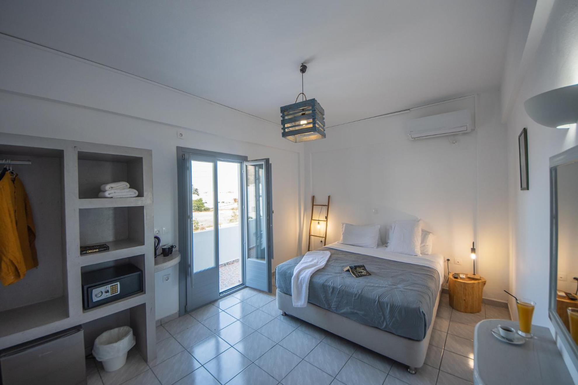 Valvis 2* Perissa (Santorini)