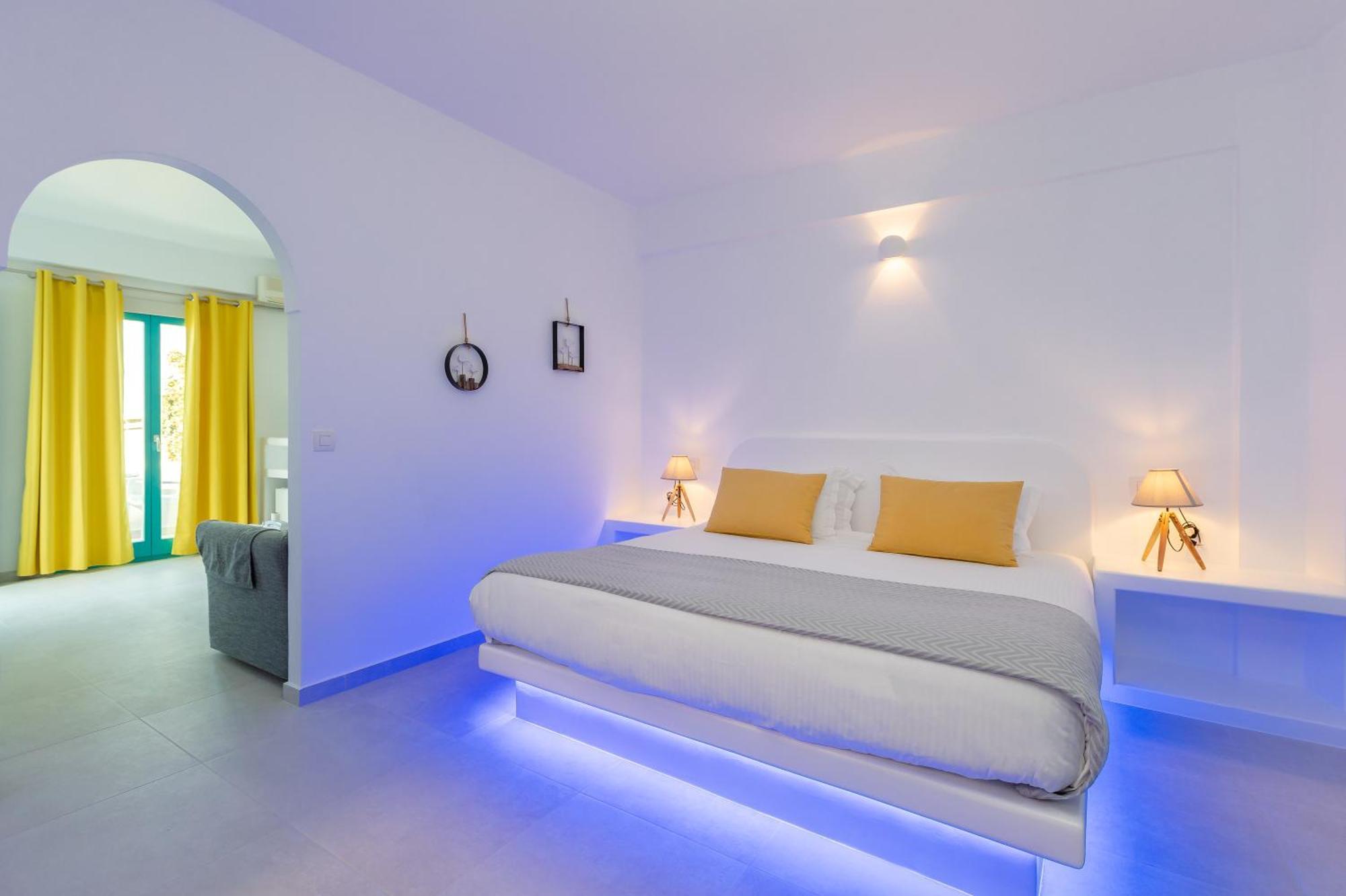 Nikolas 3* Karterados (Santorini)
