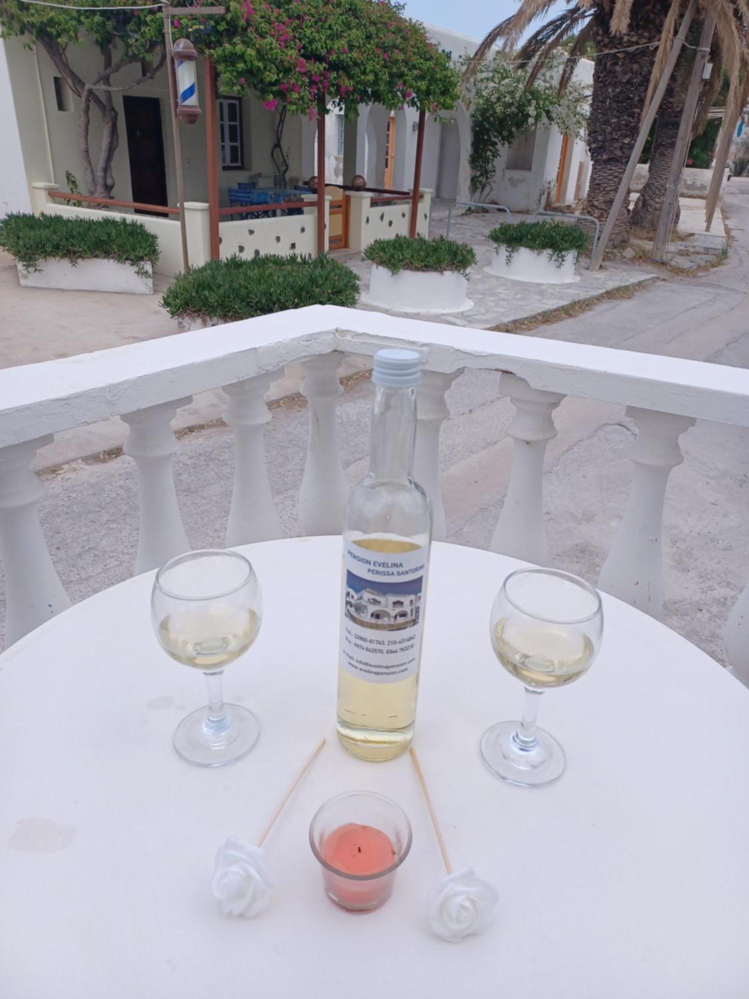 Evelina Pension: Diverse Near Black Guest house