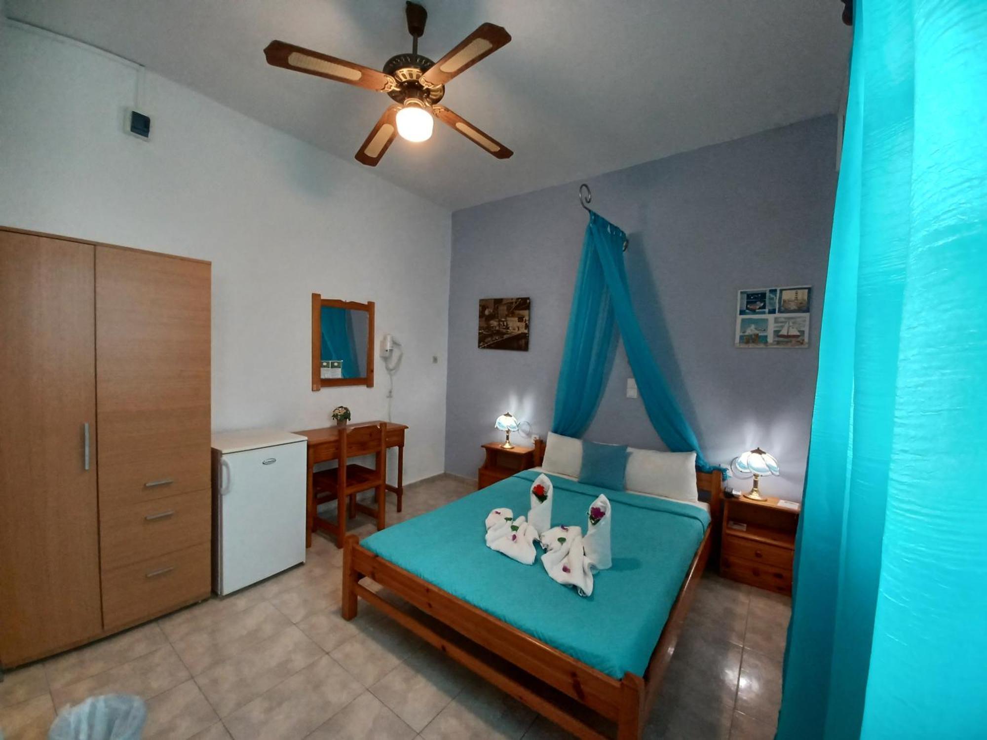 Evelina Pension: Diverse Near Black Guest house *