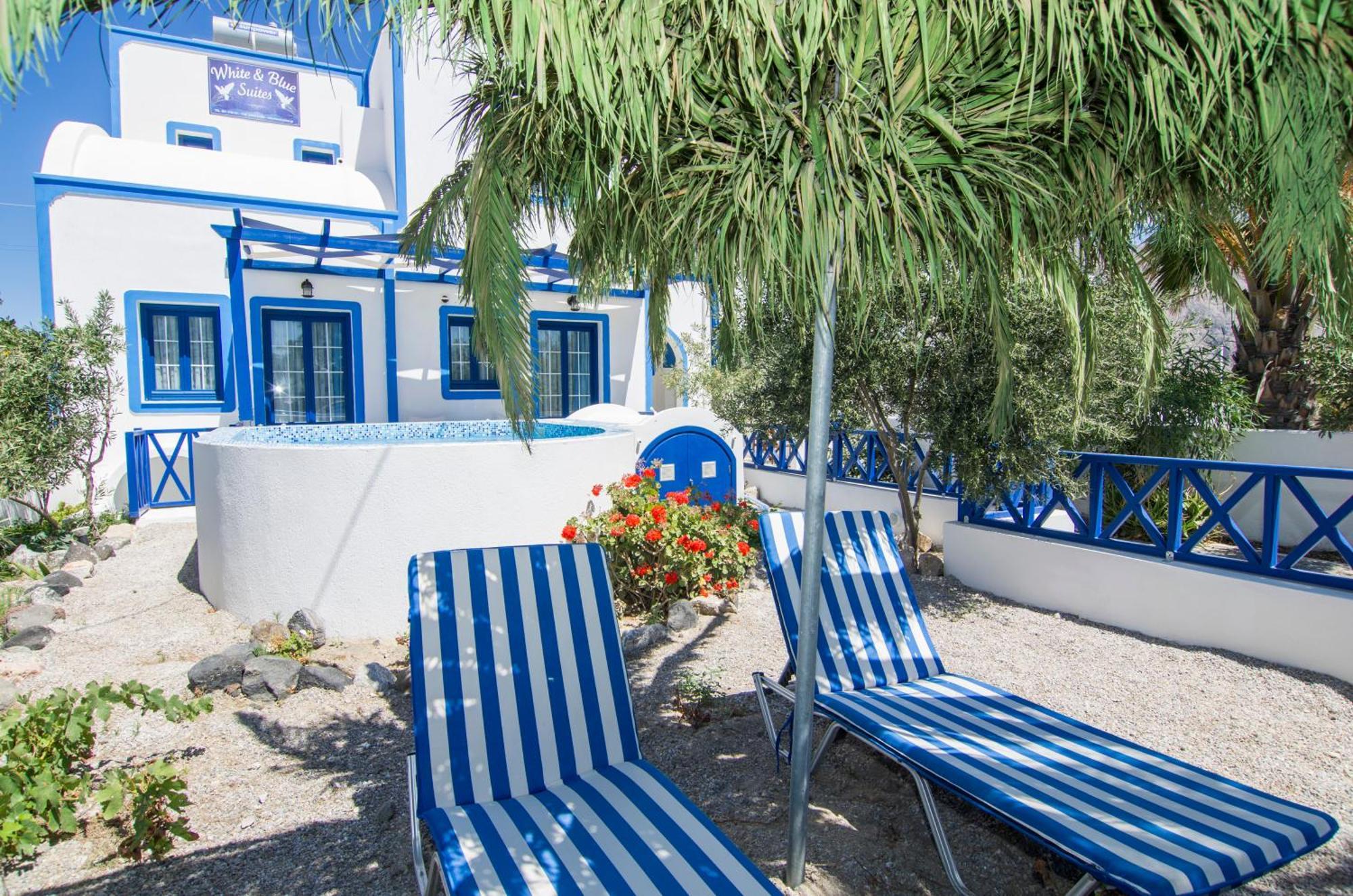 White & Blue * Perivolos (Santorini)
