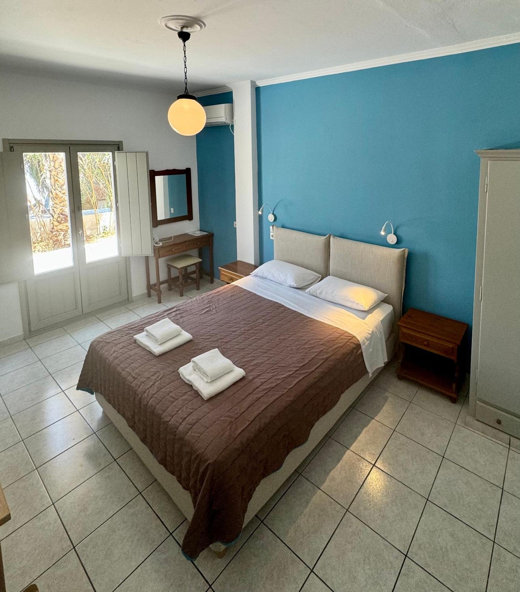 Sail & Apartamento Kamári