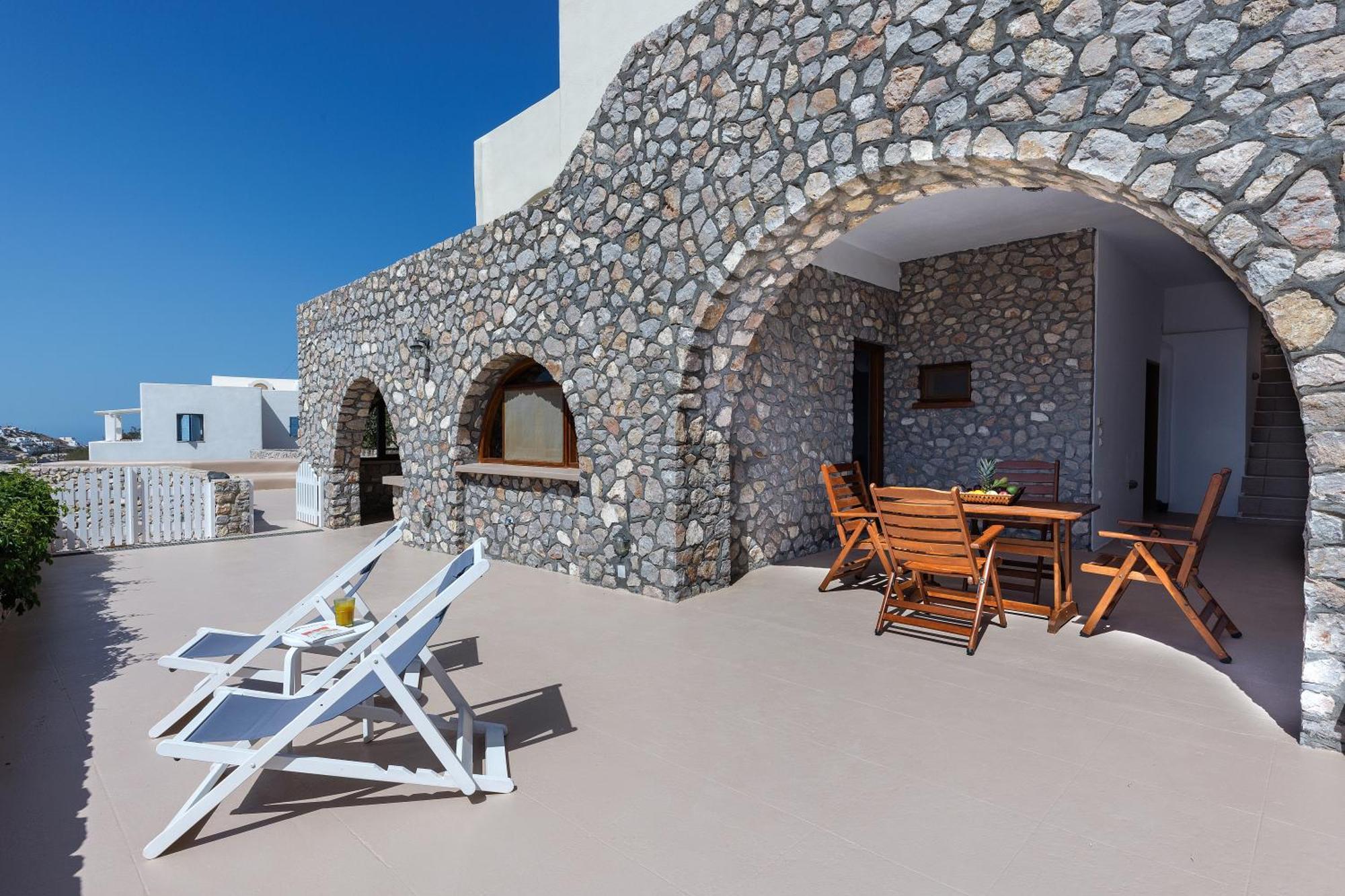 Zatrikion Santorini Pyrgos Kallistis