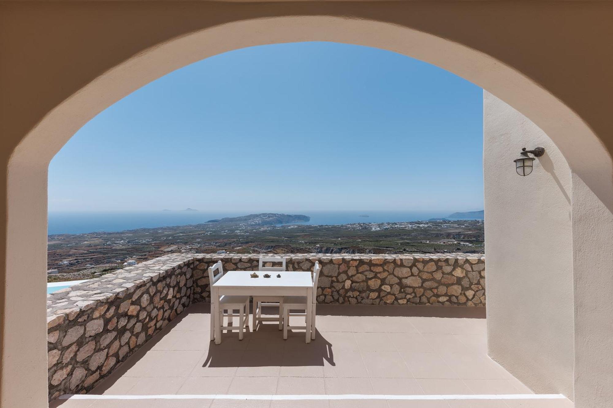 Zatrikion Santorini * Pyrgos Kallistis