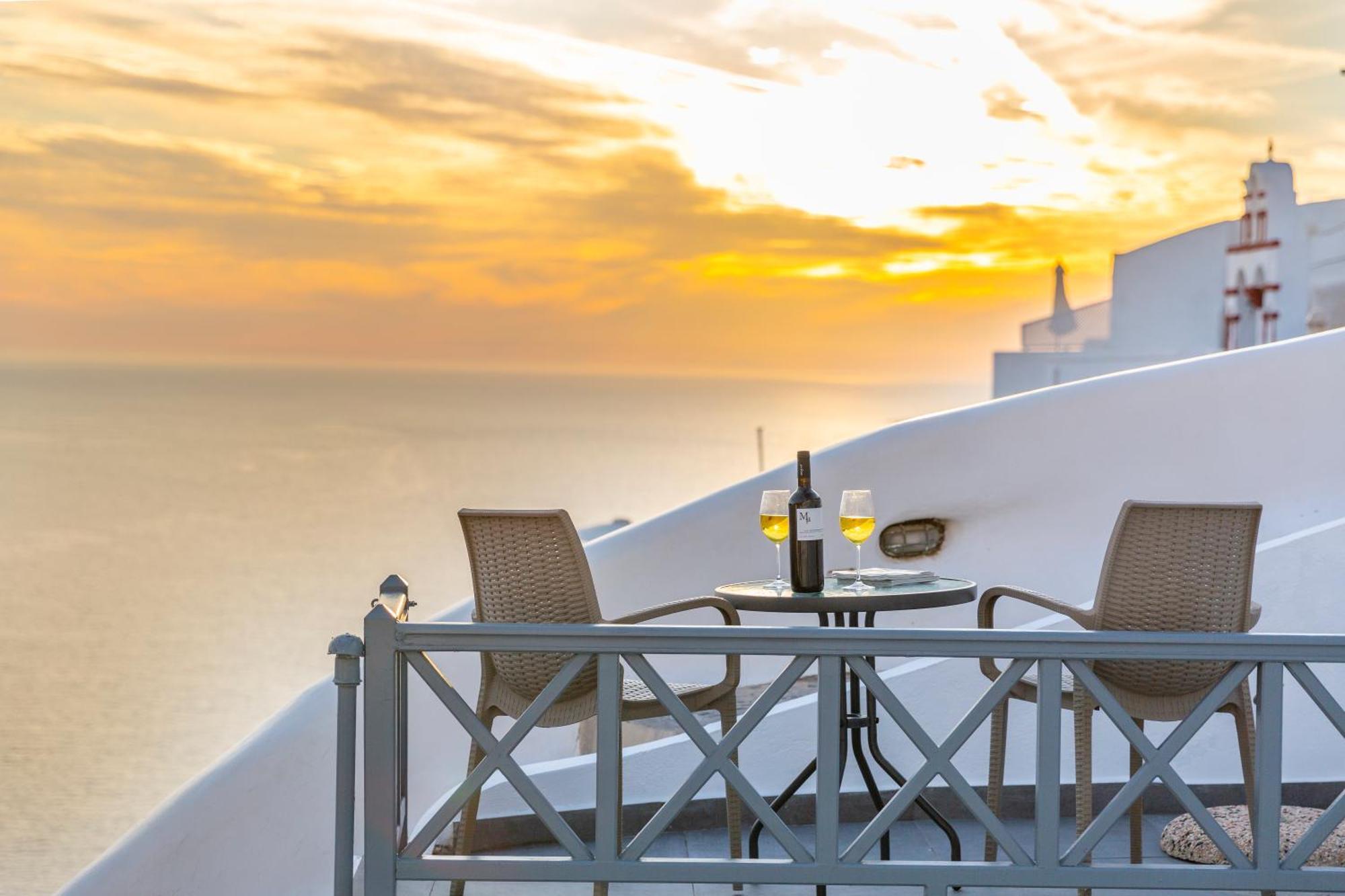 White Side * Oia (Santorini)