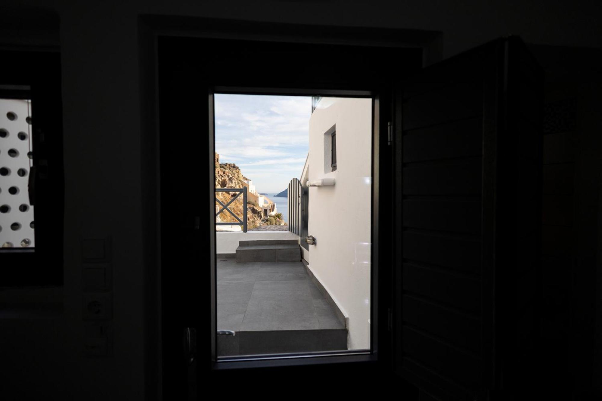 White Side Oia (Santorini)