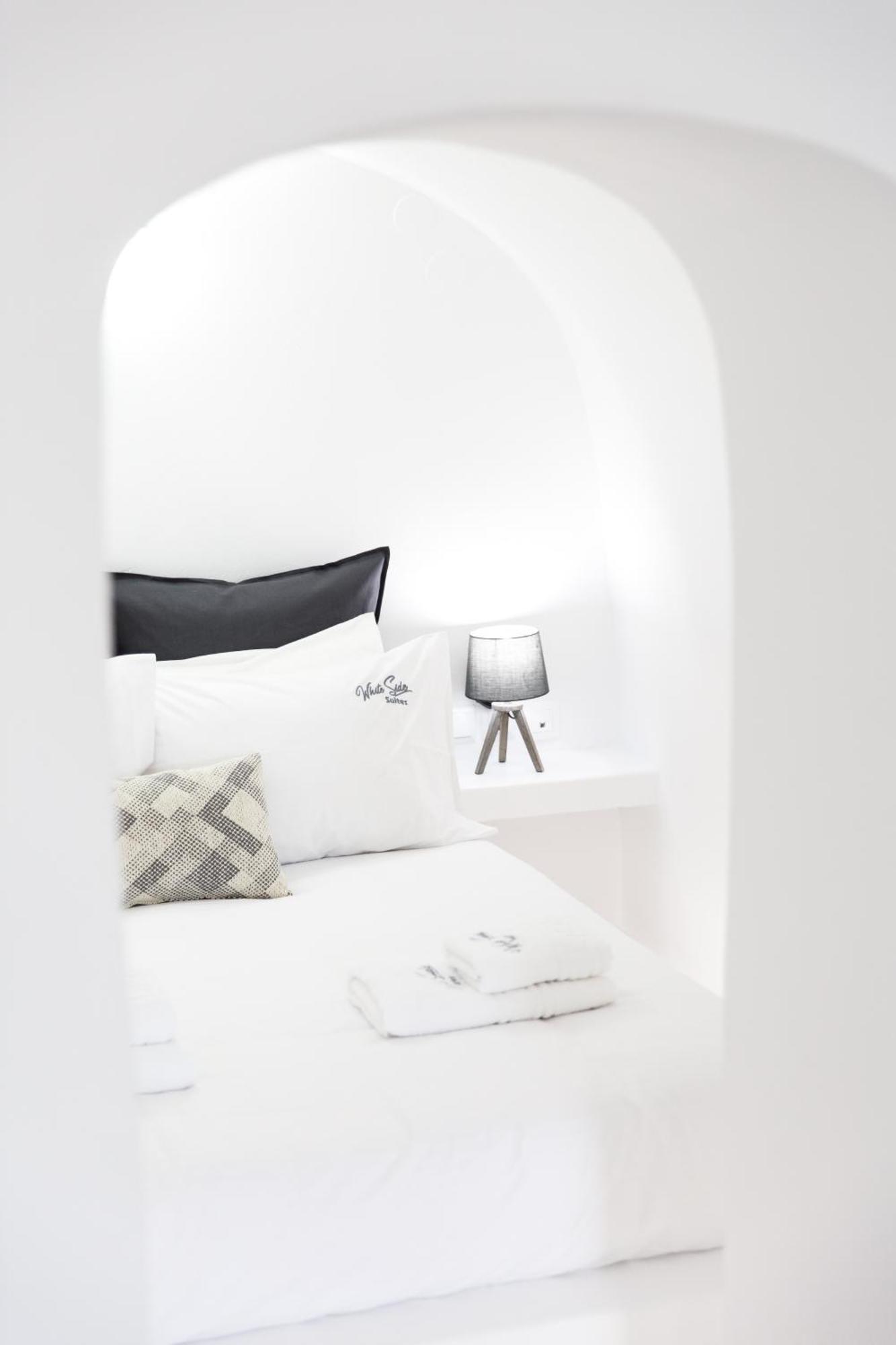 Apartment White Side