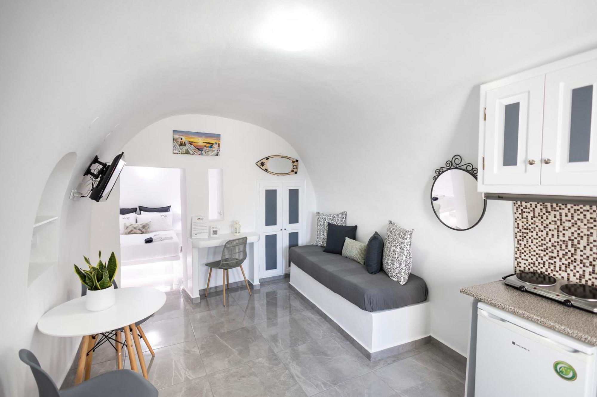 White Side Apartment *